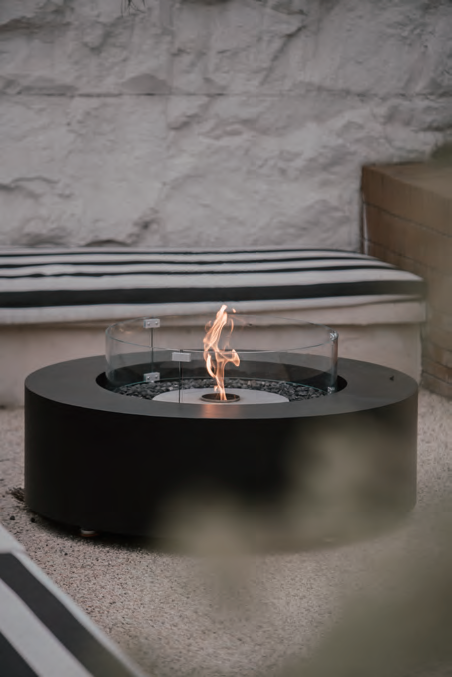 LK ARCTIC CIRCLE fireplace